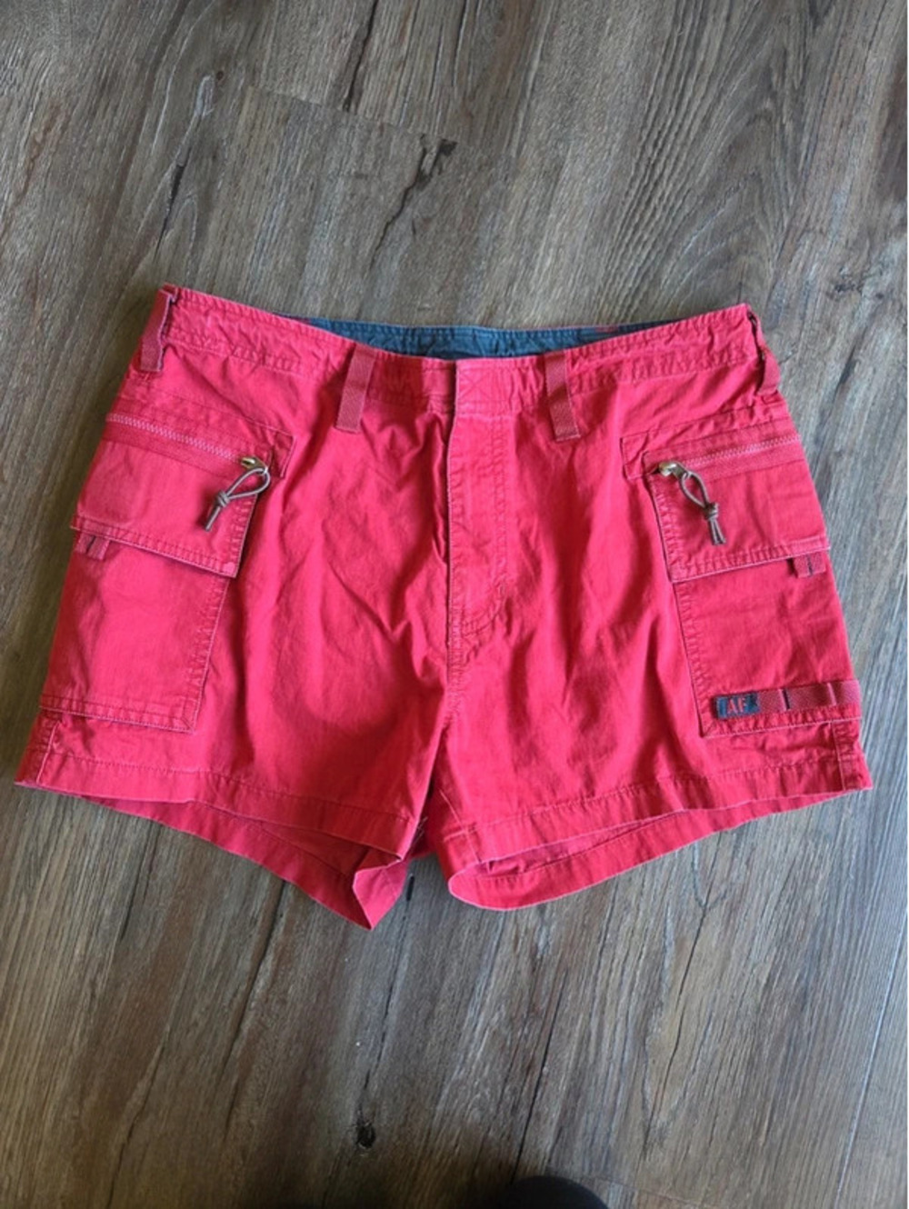 Y2k Abercrombie & Fitch red board cargo short size 6